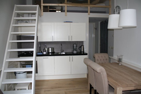 canal mini duplex amsterdam kitchen b Nuevos apartamentos en Amsterdam!