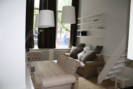 canal mini duplex amsterdam living room b Nuevos apartamentos en Amsterdam!